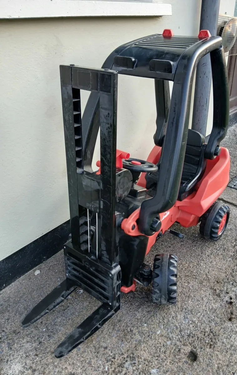 Childs ride on pedal forklift - Image 3