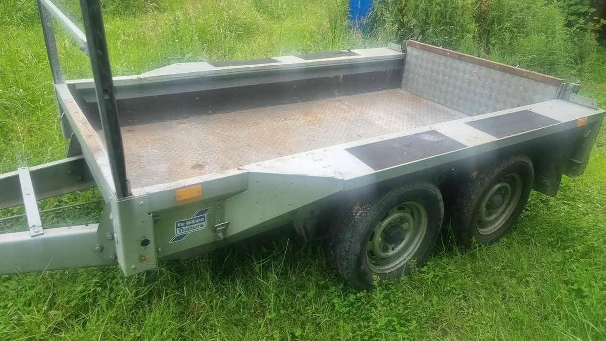 Trailer - Image 1