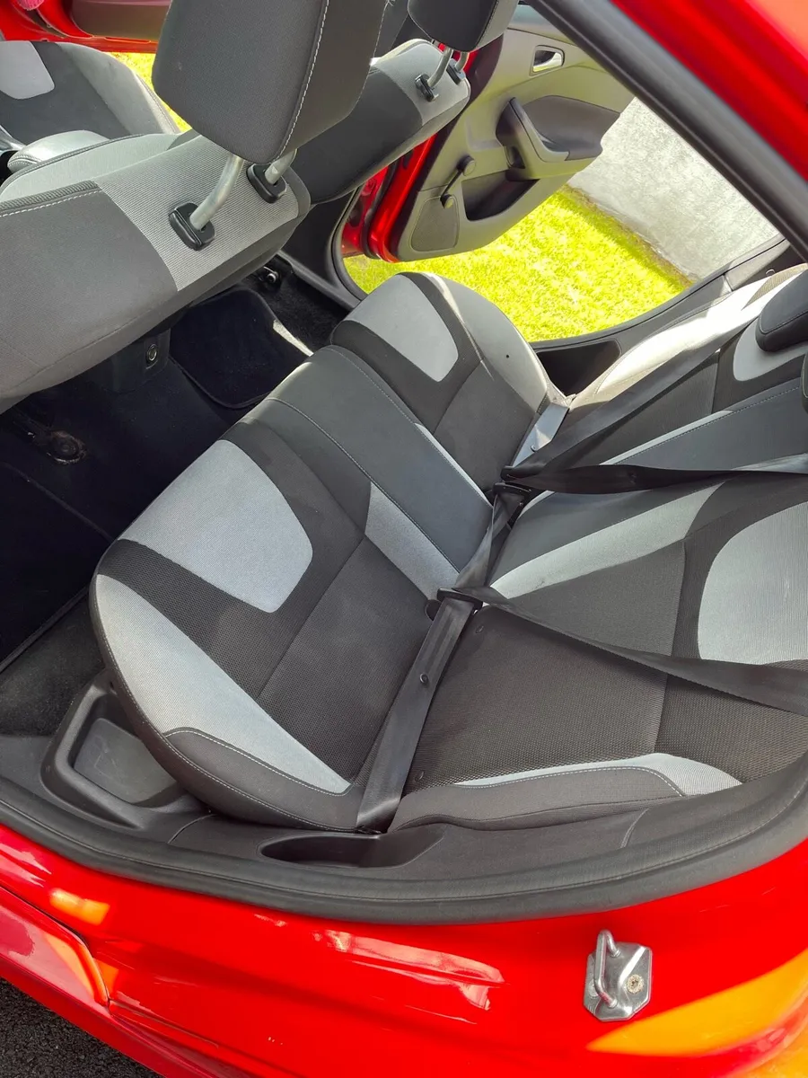 Ford Focus ZETEC-S 1.6 TDCI 142 - Image 4