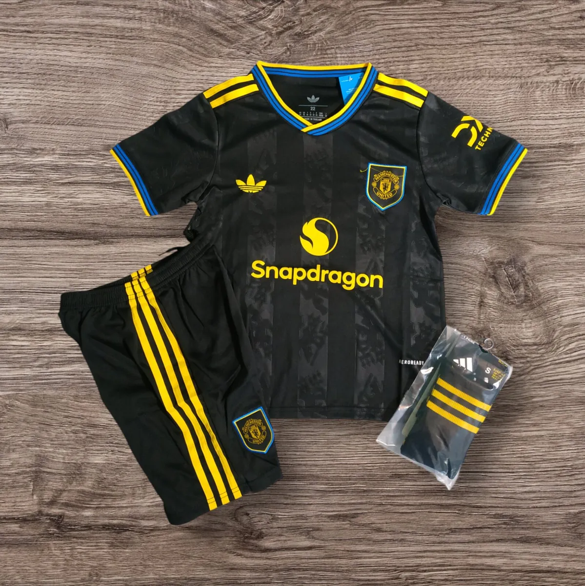 MAN UTD (3RD) KIDS FULL KIT , SIZE 6/7 to 12/13 yr - Image 1