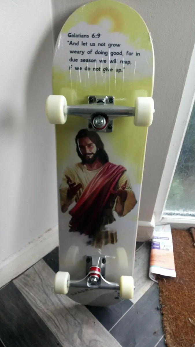 Skateboard - Image 4