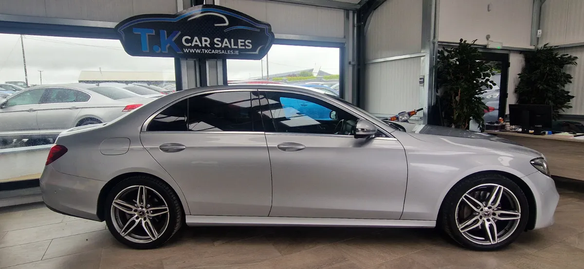 19 MERCEDES BENZ E-CLASS 220 AVANTGARDE - Image 4