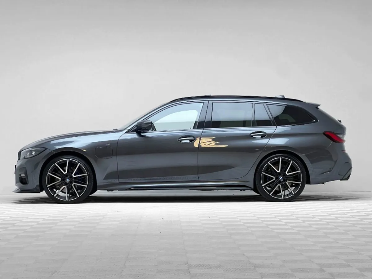 BMW 3 Series 330E M Sport Xdrive  pan Roof - Image 4