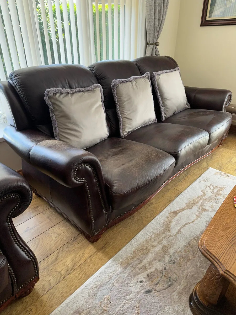 FOR SALE LARGE FULL BROWN LEATHER SUITE - Image 1