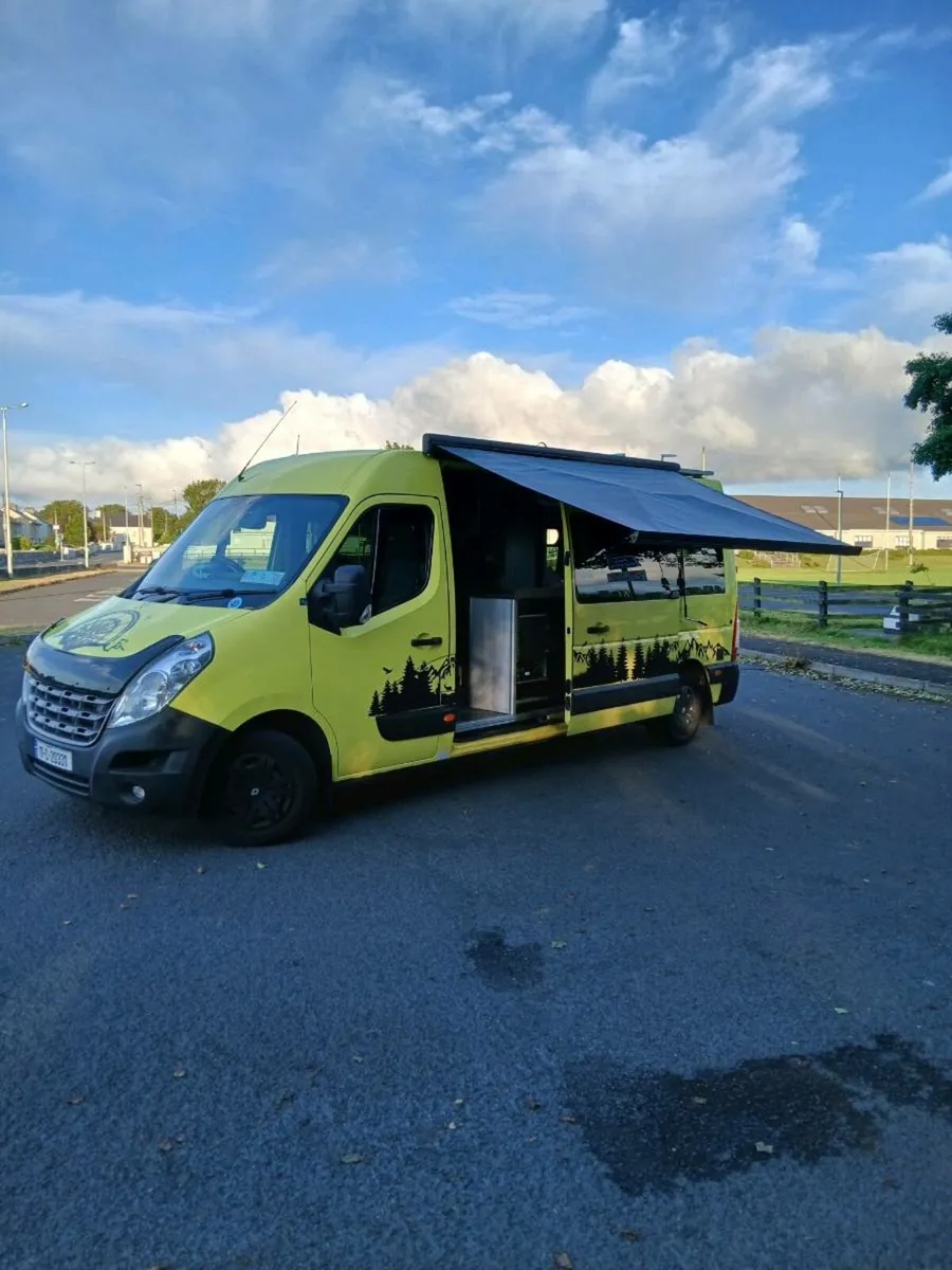 Renault Master camper - Image 2
