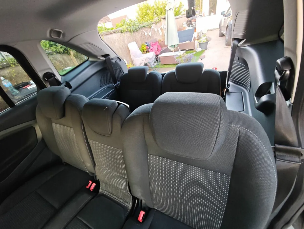 Ford Grand C-Max 2012 - Image 2