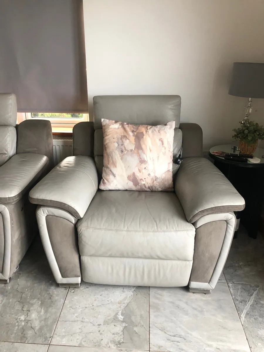 Recliner sofa - Image 2