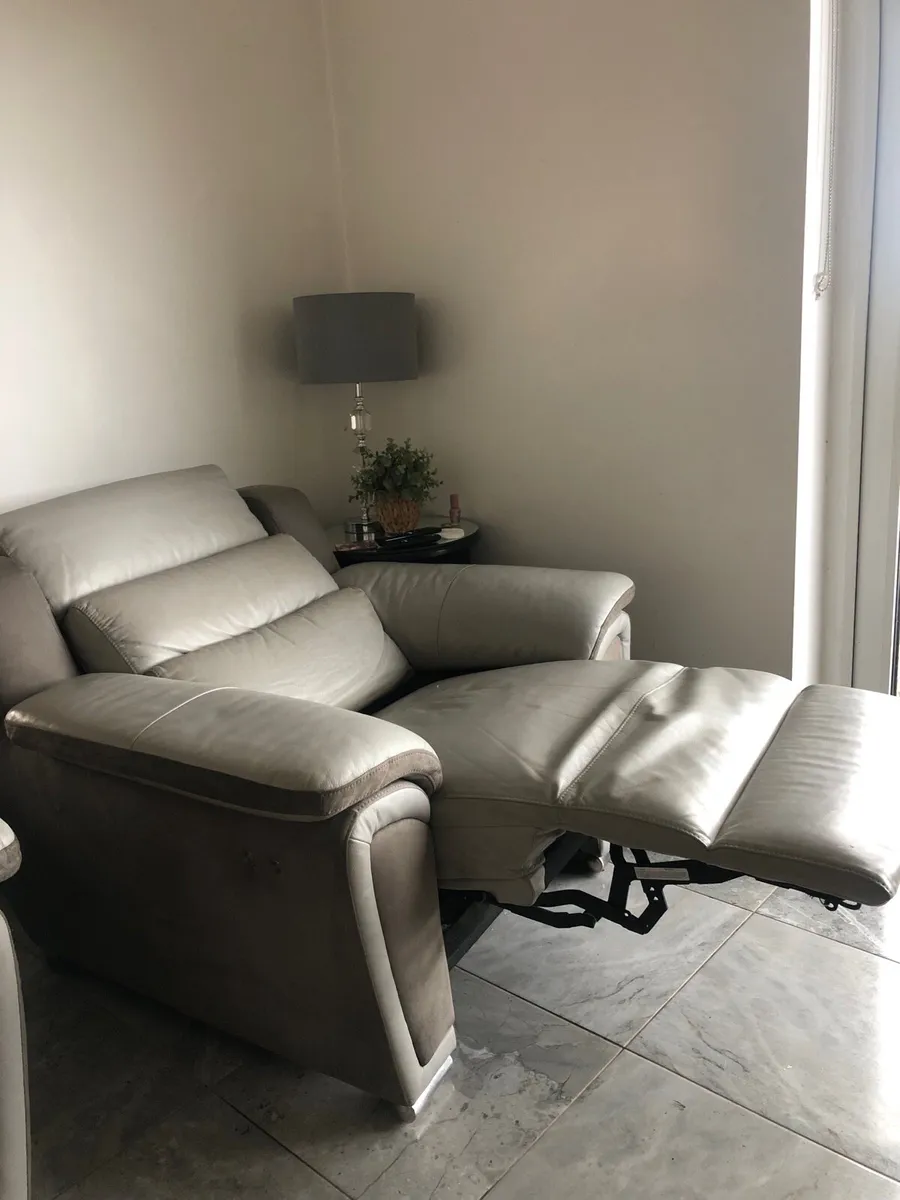 Recliner sofa - Image 4
