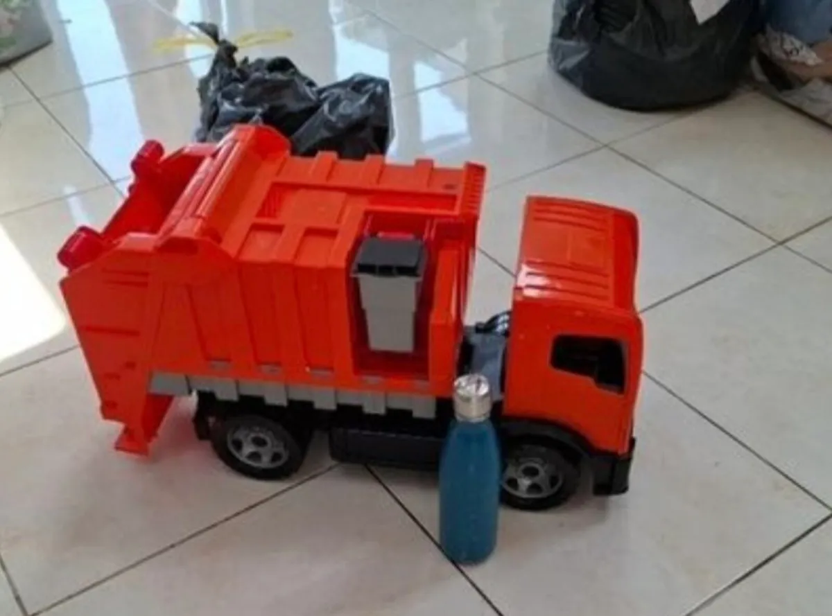 Large dump truck - Image 2