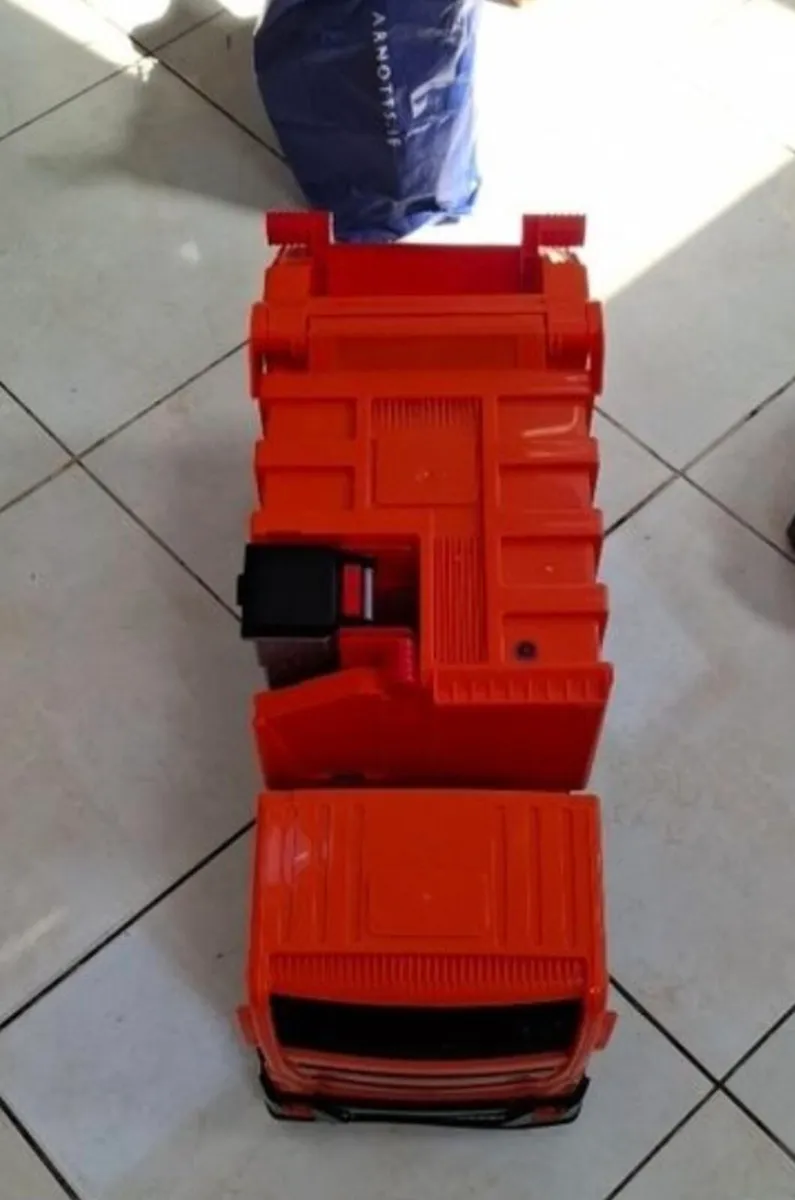 Large dump truck - Image 3