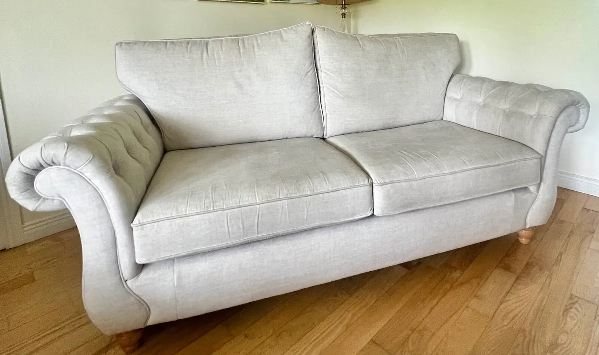 Cream 2 + 3 seater chesterfield Sofa - Image 3