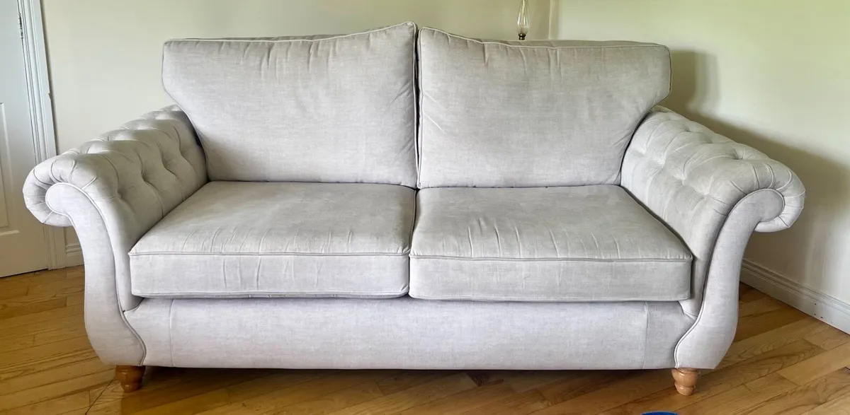 Cream 2 + 3 seater chesterfield Sofa - Image 4