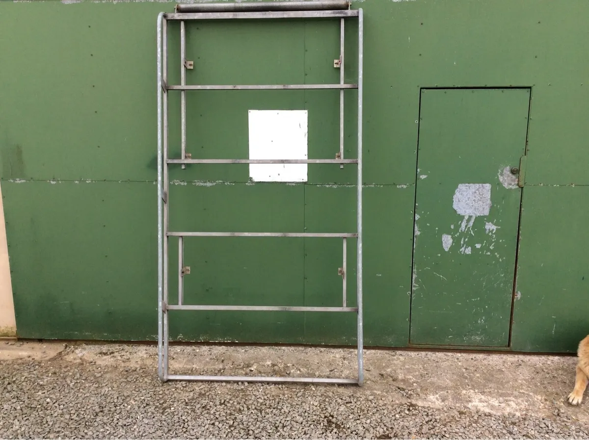 Ladder stow - Image 1