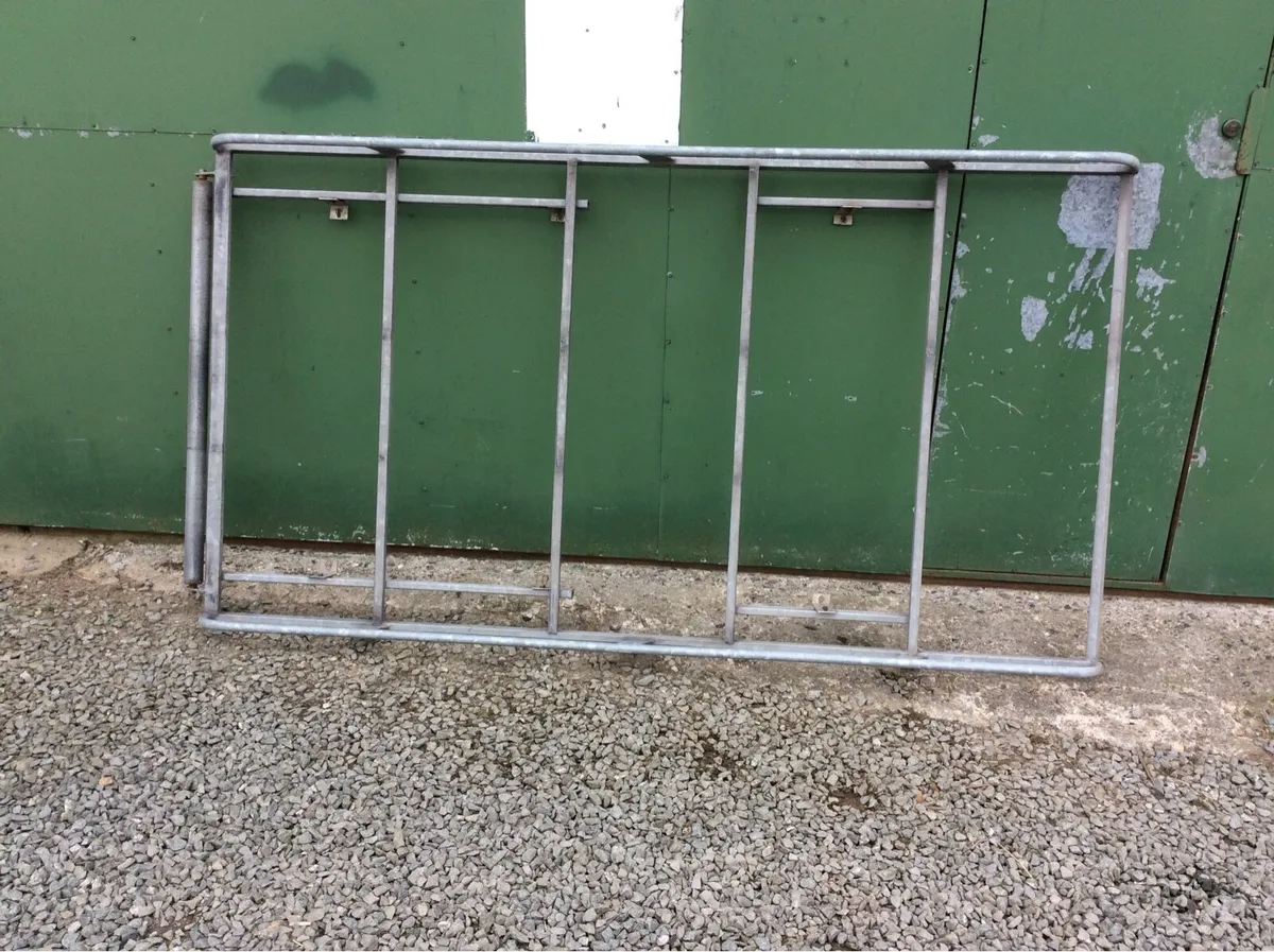 Ladder stow - Image 2