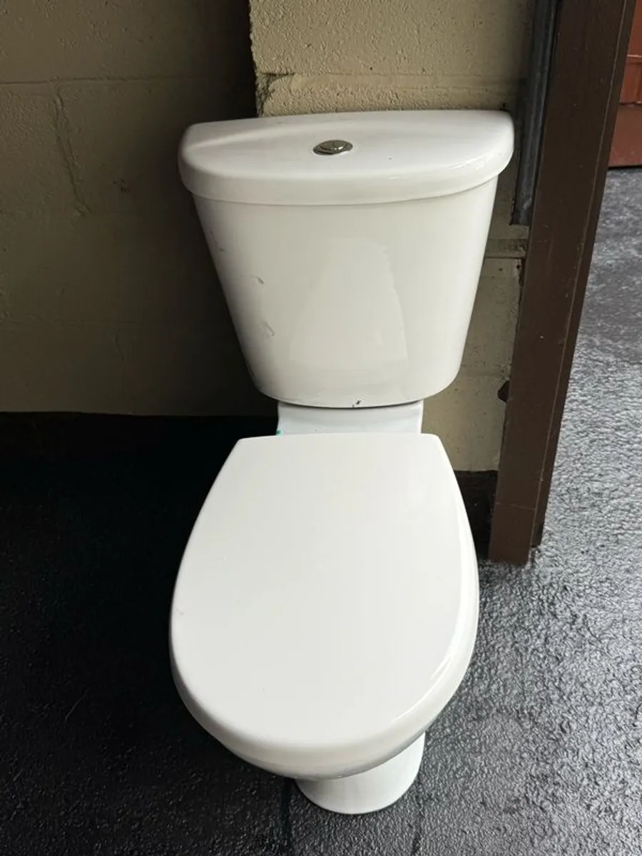 toilets - Image 1