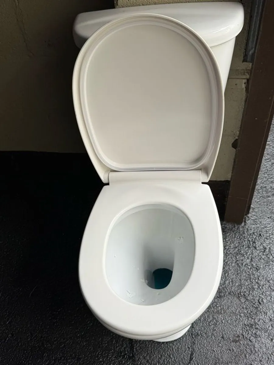 toilets - Image 3