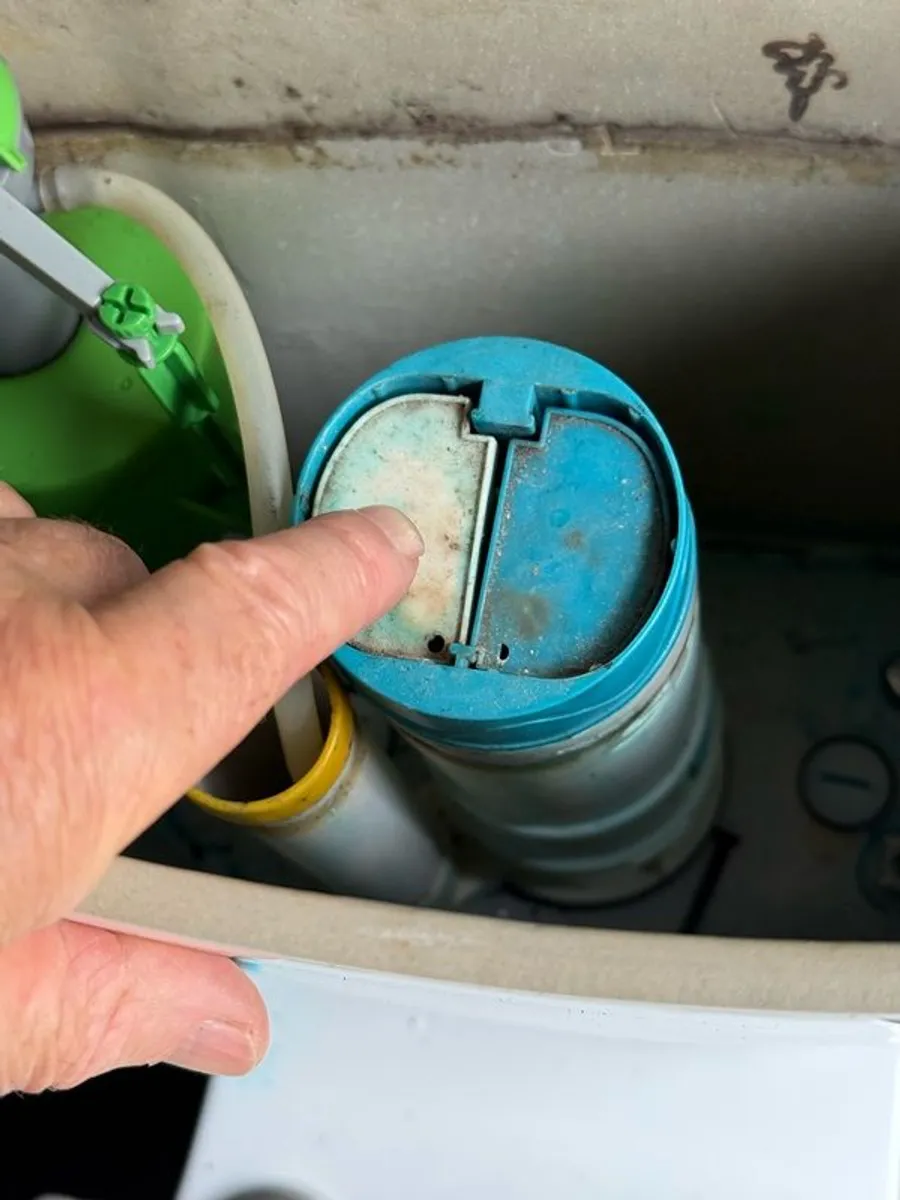 toilets - Image 4
