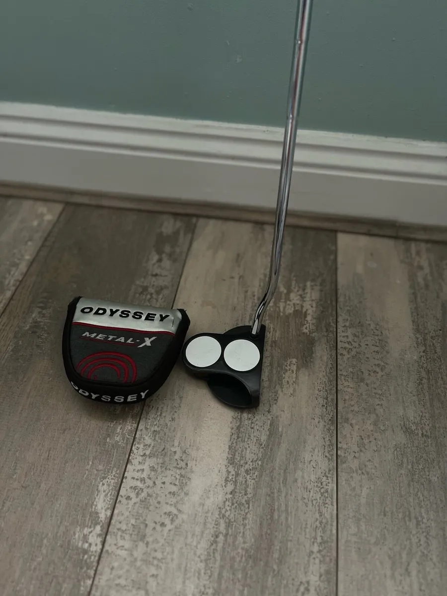 Odyssey 2 ball putter(comes with original case**) - Image 1
