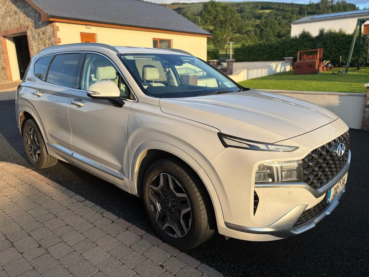 Hyundai Santa Fe 1.6 PHEV 4WD Auto Executive+ 212 - Image 2