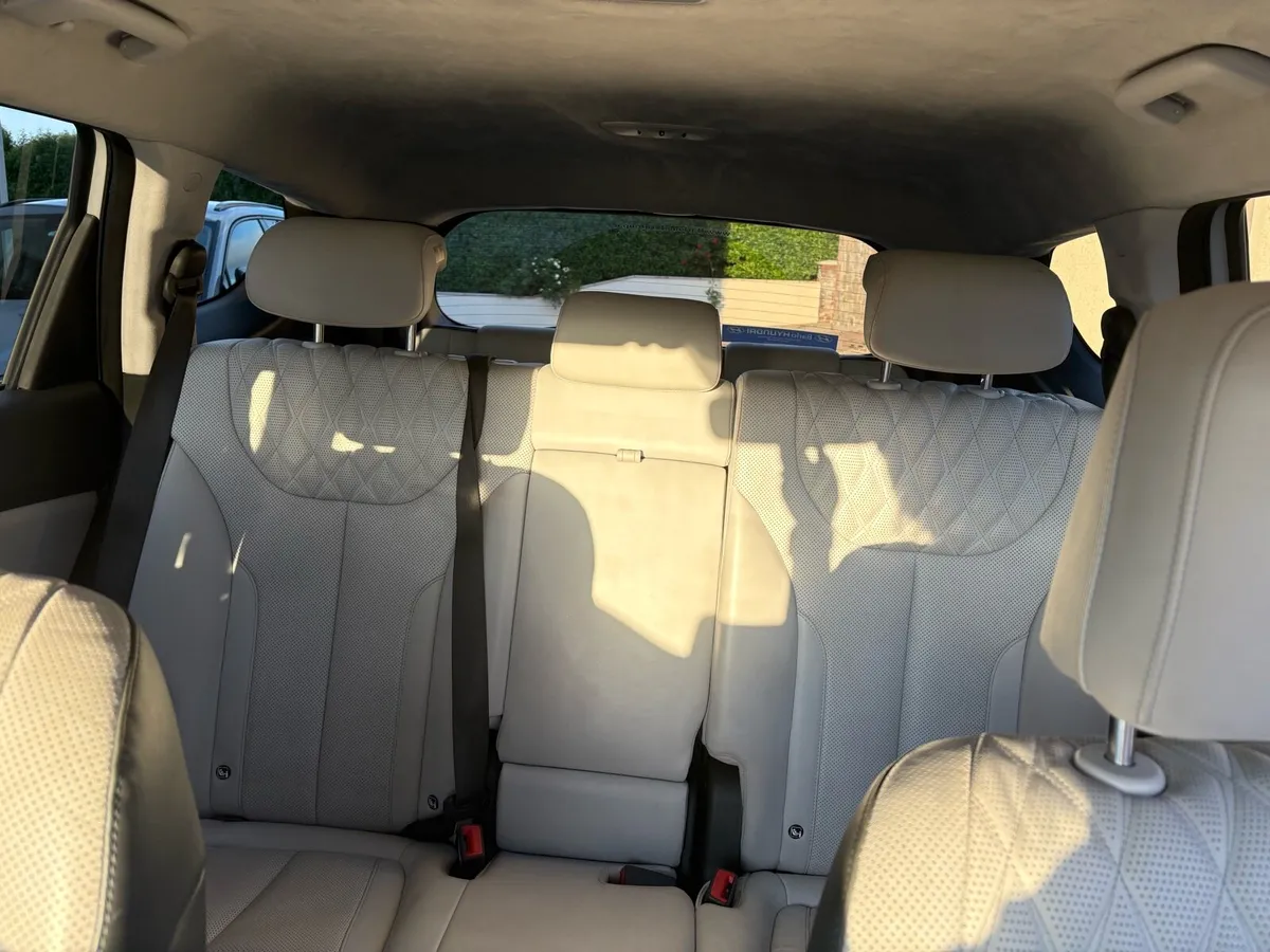 Hyundai Santa Fe 1.6 PHEV 4WD Auto Executive+ 212 - Image 4