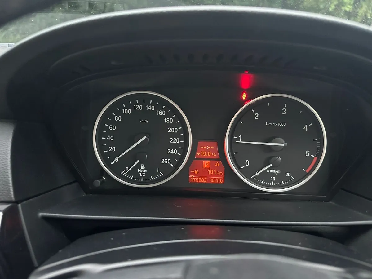 BMW 5-Series 2008 - Image 1