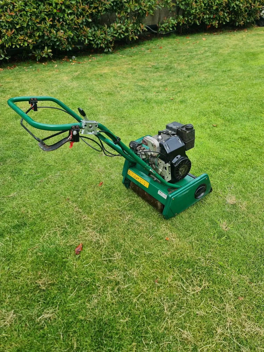 Qualcast Classic 35S Petrol  Lawnmower - Image 2