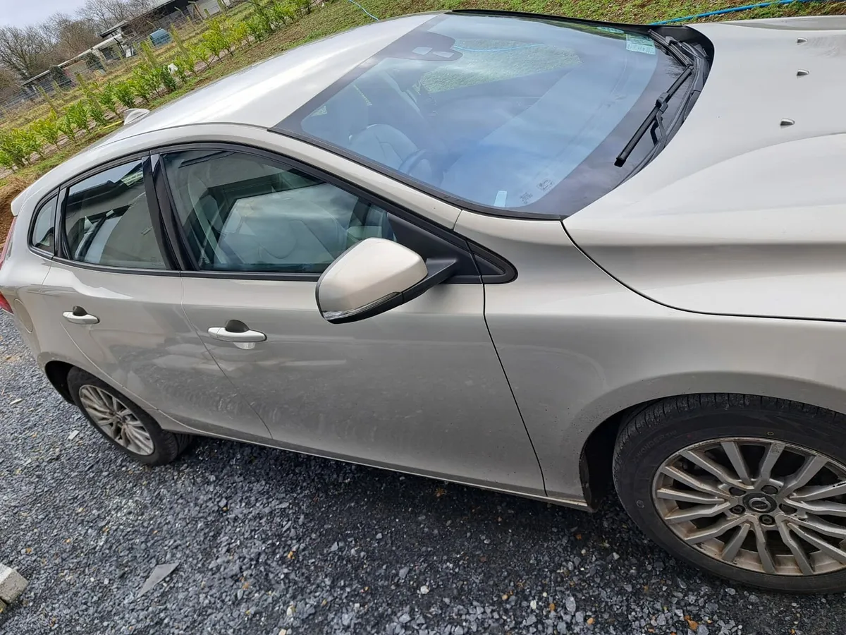 Volvo V40 - Image 3