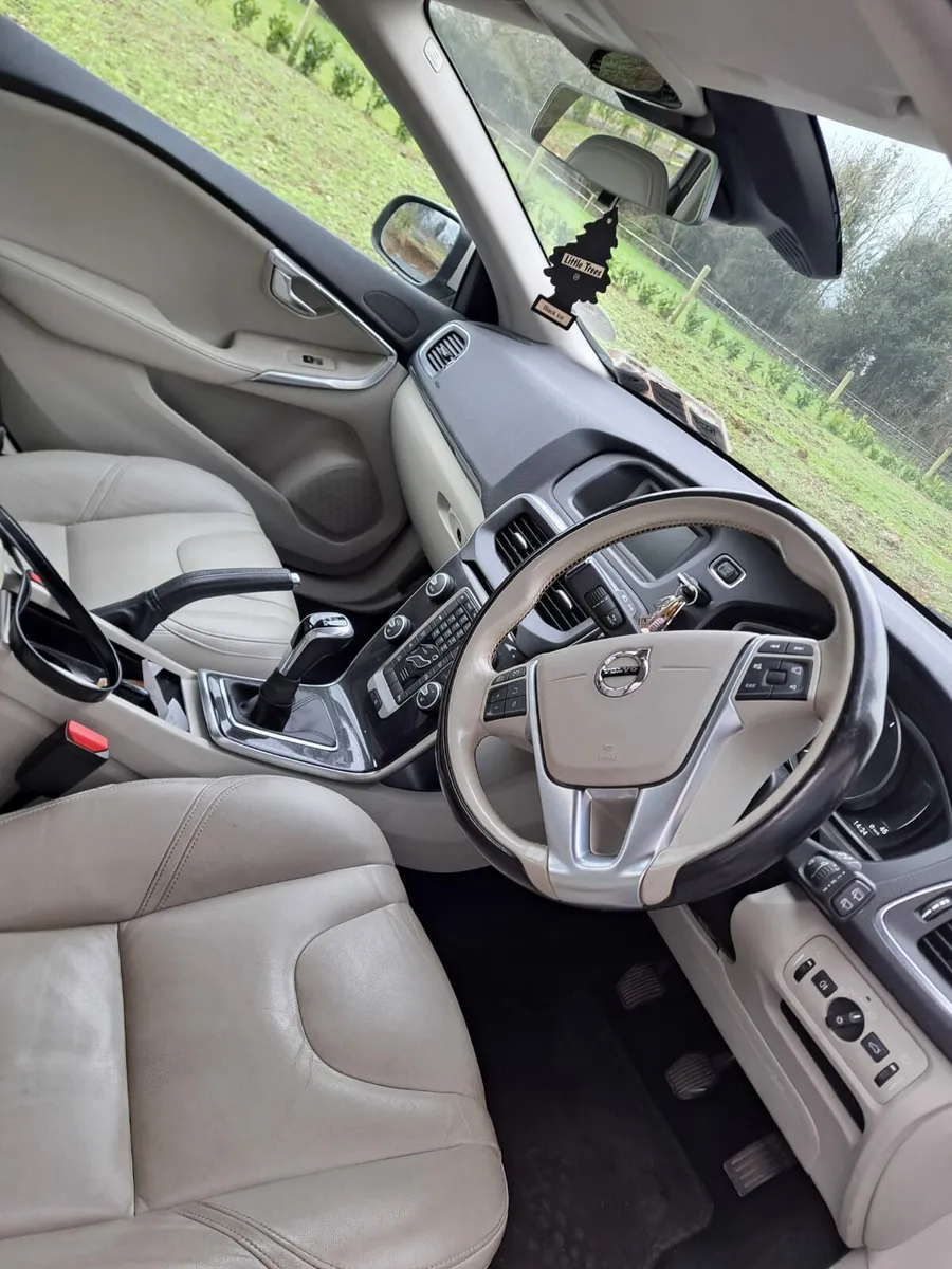 Volvo V40 - Image 4