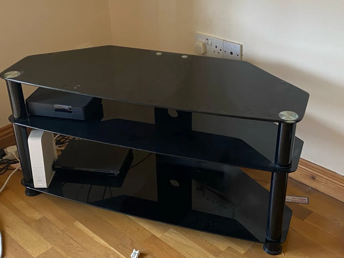 TV stand - Image 1
