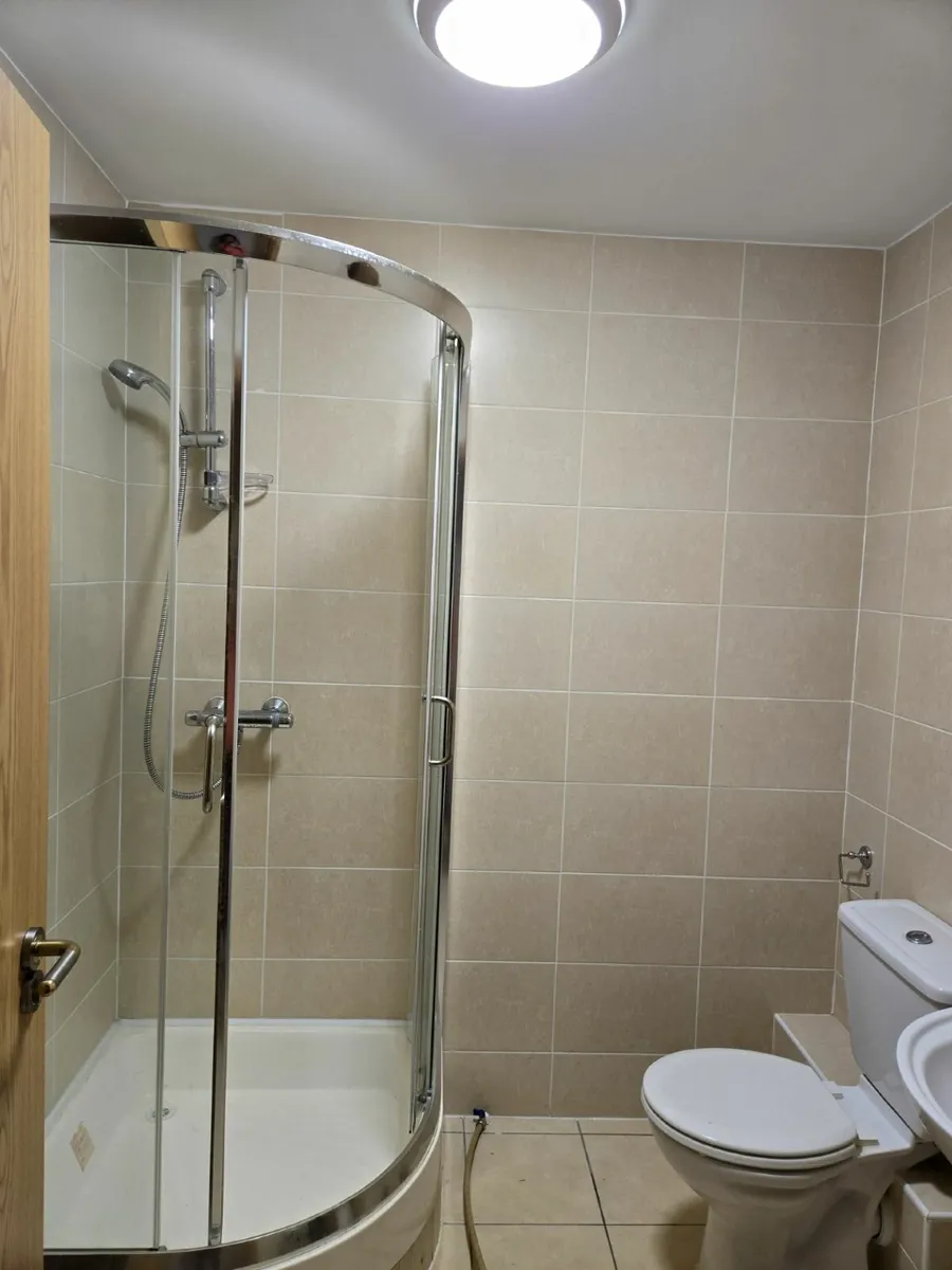 Bathroom furniture - Image 1