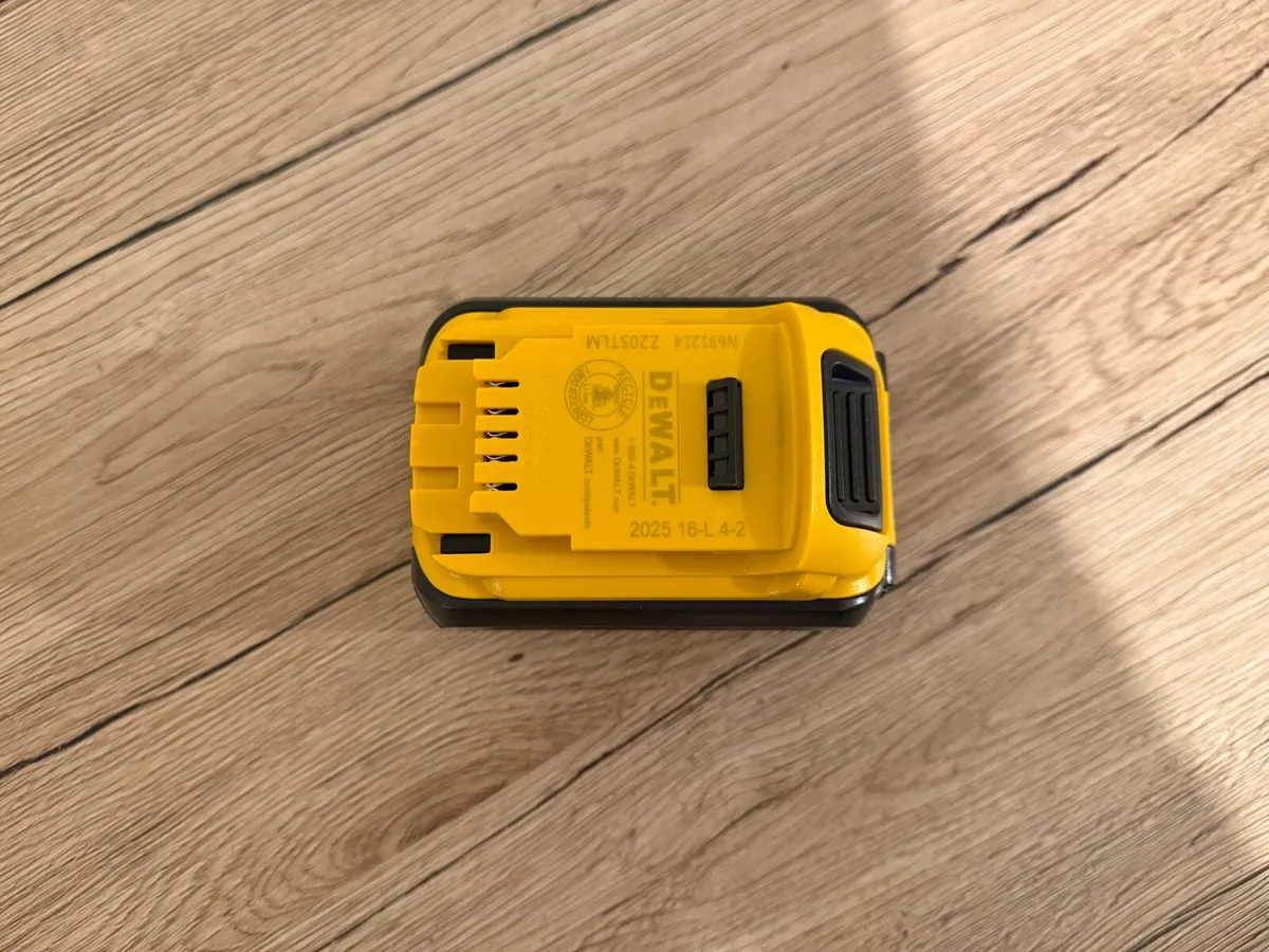 Dewalt 9ah battery - Image 2