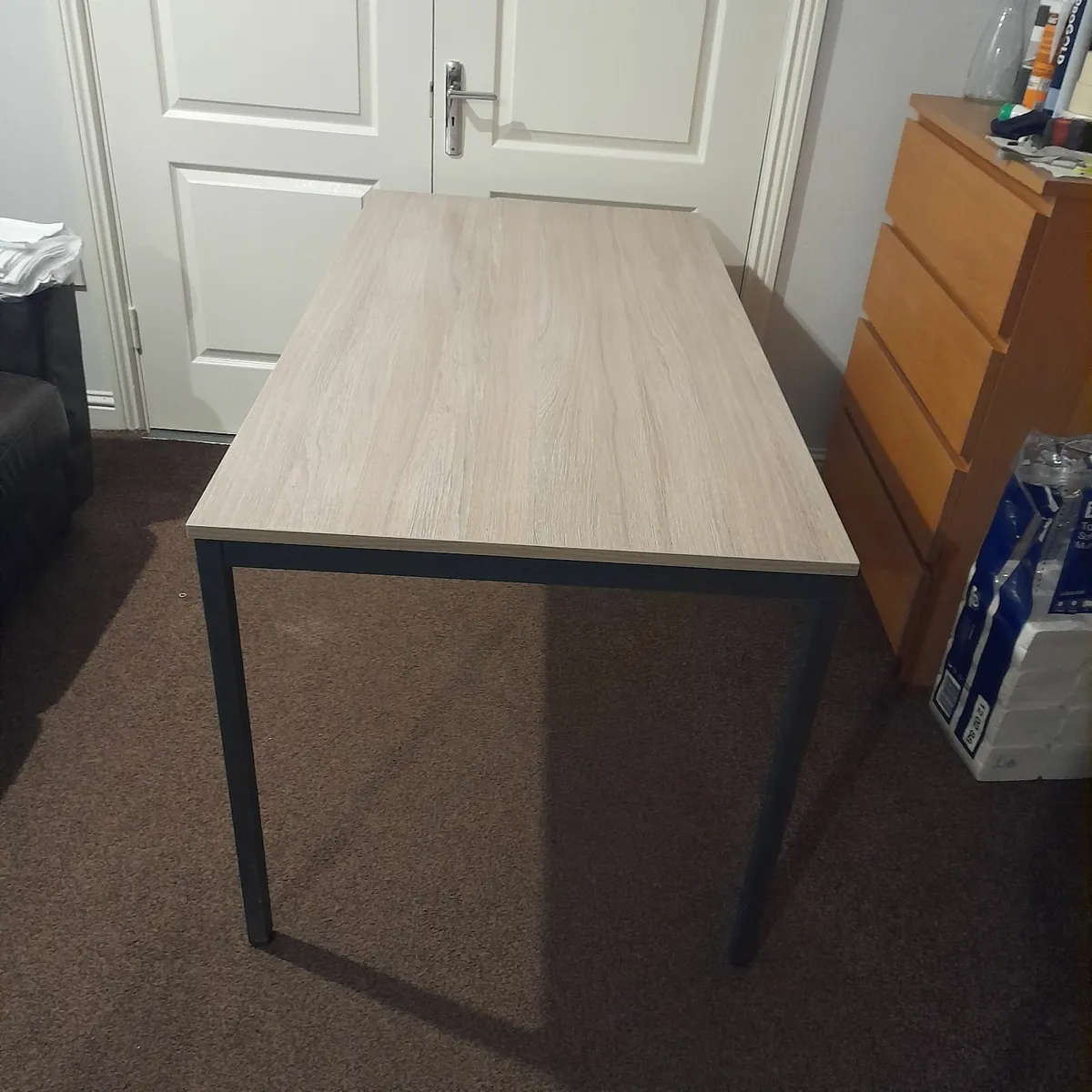 Kitchen table - Image 1