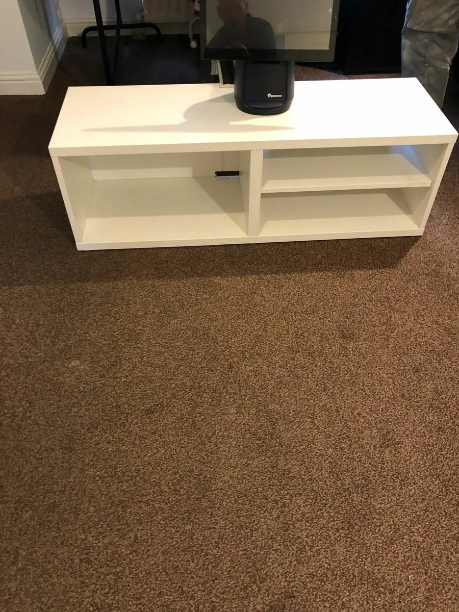 TV stand - Image 1