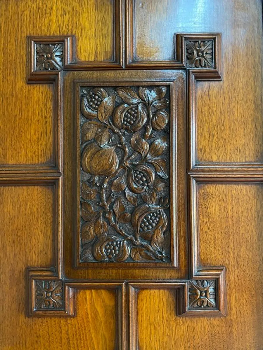 Wardrobe & Dressing Table - Image 2