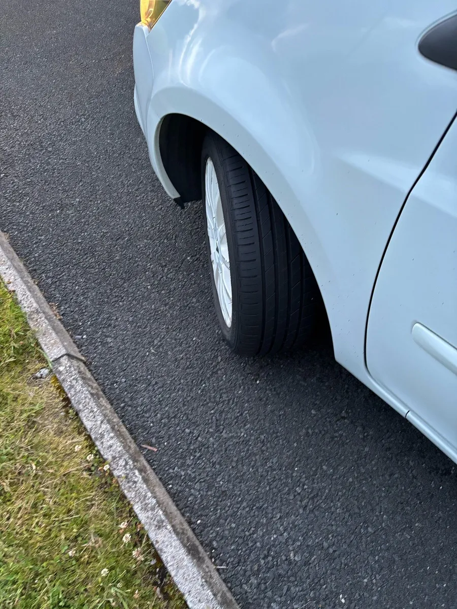 Car - Image 4