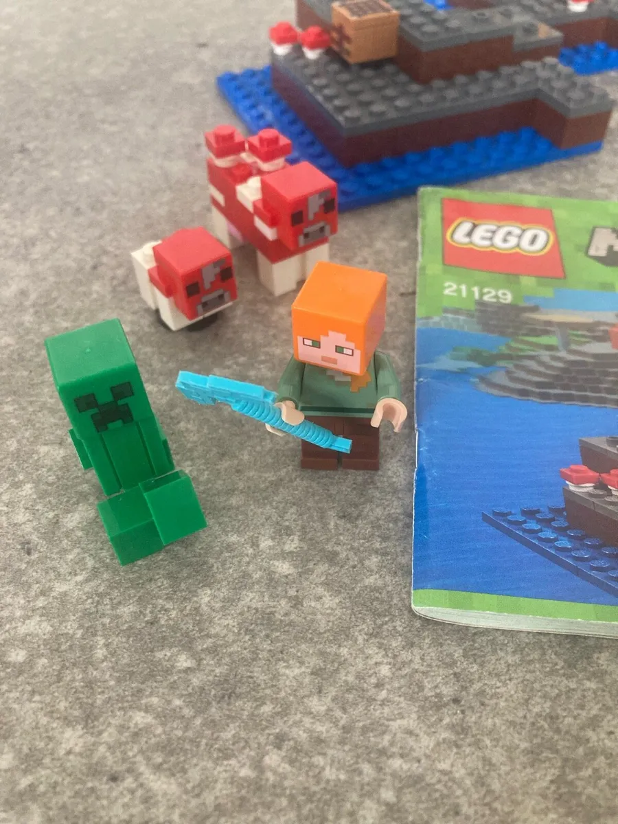 Lego Minecraft 21129 The Mushroom Island - Image 2