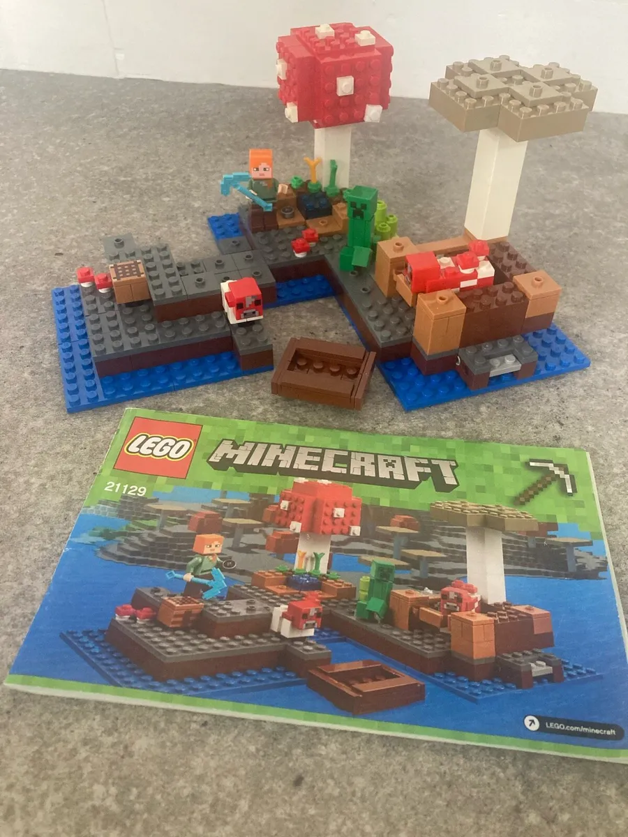 Lego Minecraft 21129 The Mushroom Island - Image 3