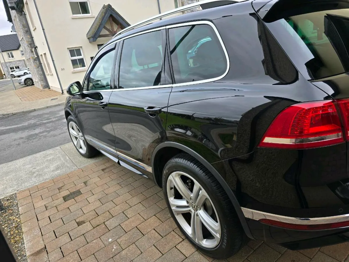 VW TOUAREG R LINE 3.0 TDI V6 - Image 2