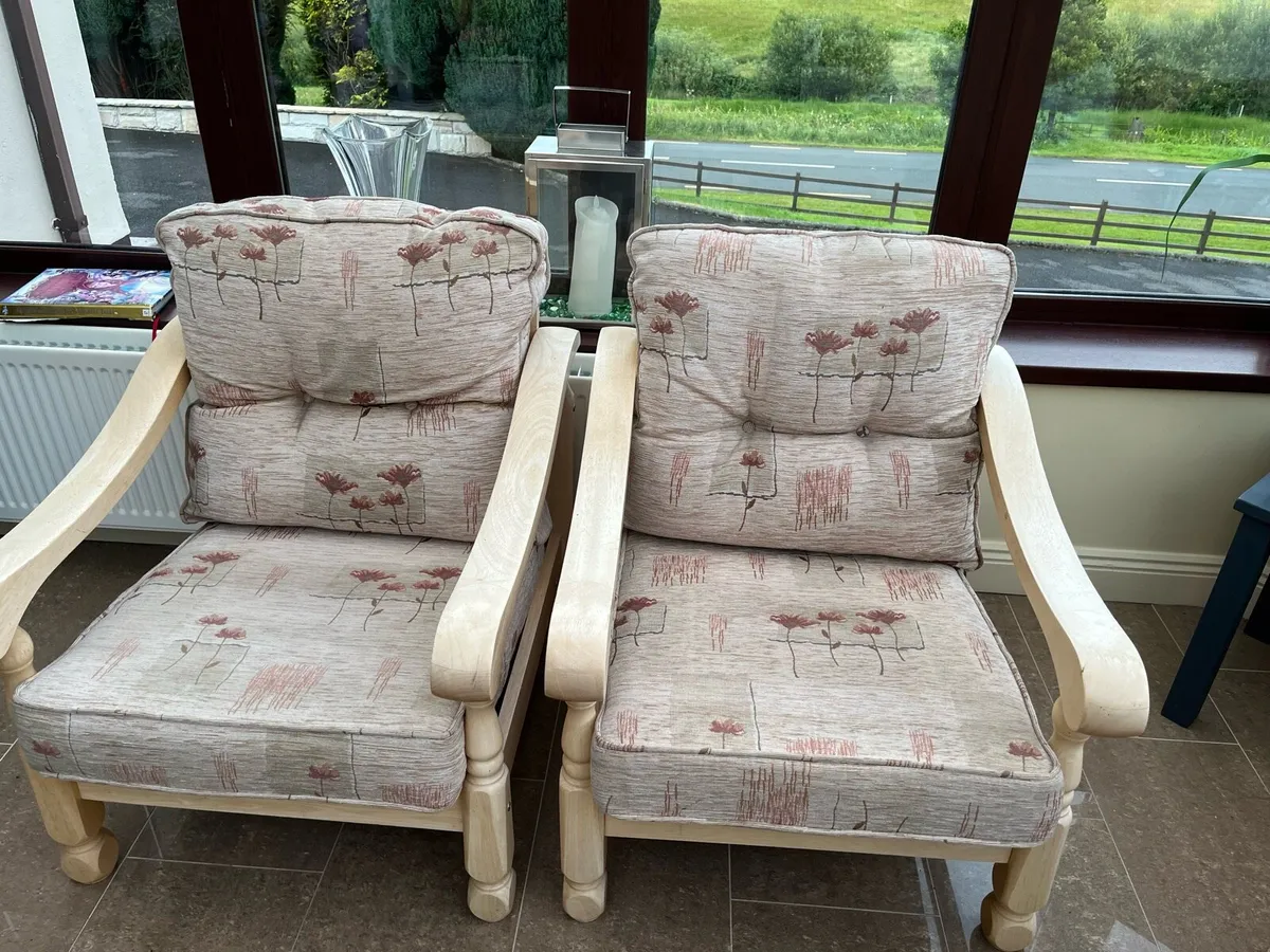 2 Armchairs - Image 1