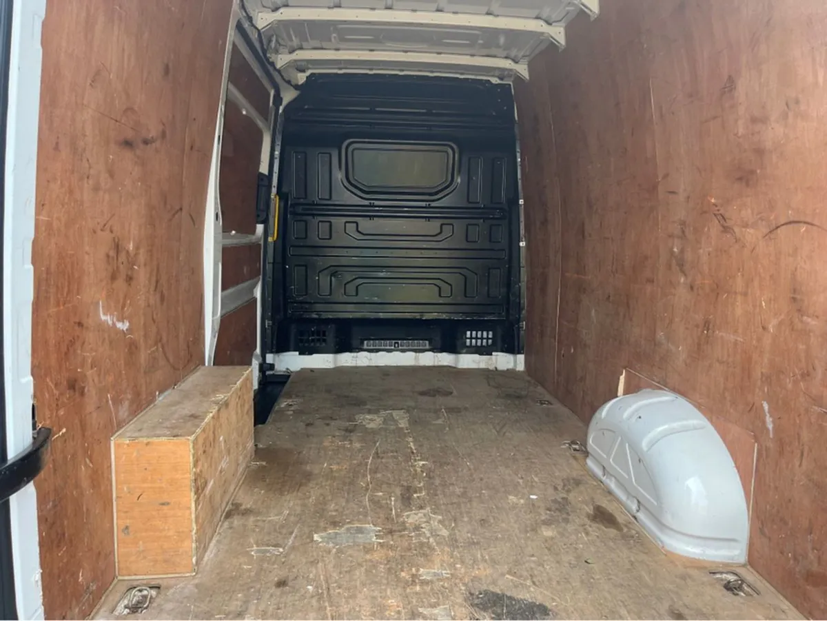 Volkswagen Crafter 2.0 6 Speed 140 bhp mwb  21544 - Image 3