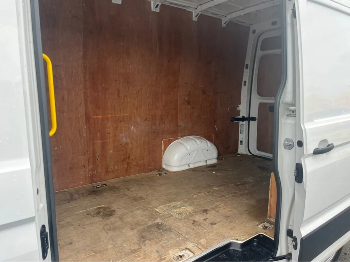 Volkswagen Crafter 35 MWB 140HP Manual 6speed FWD - Image 3
