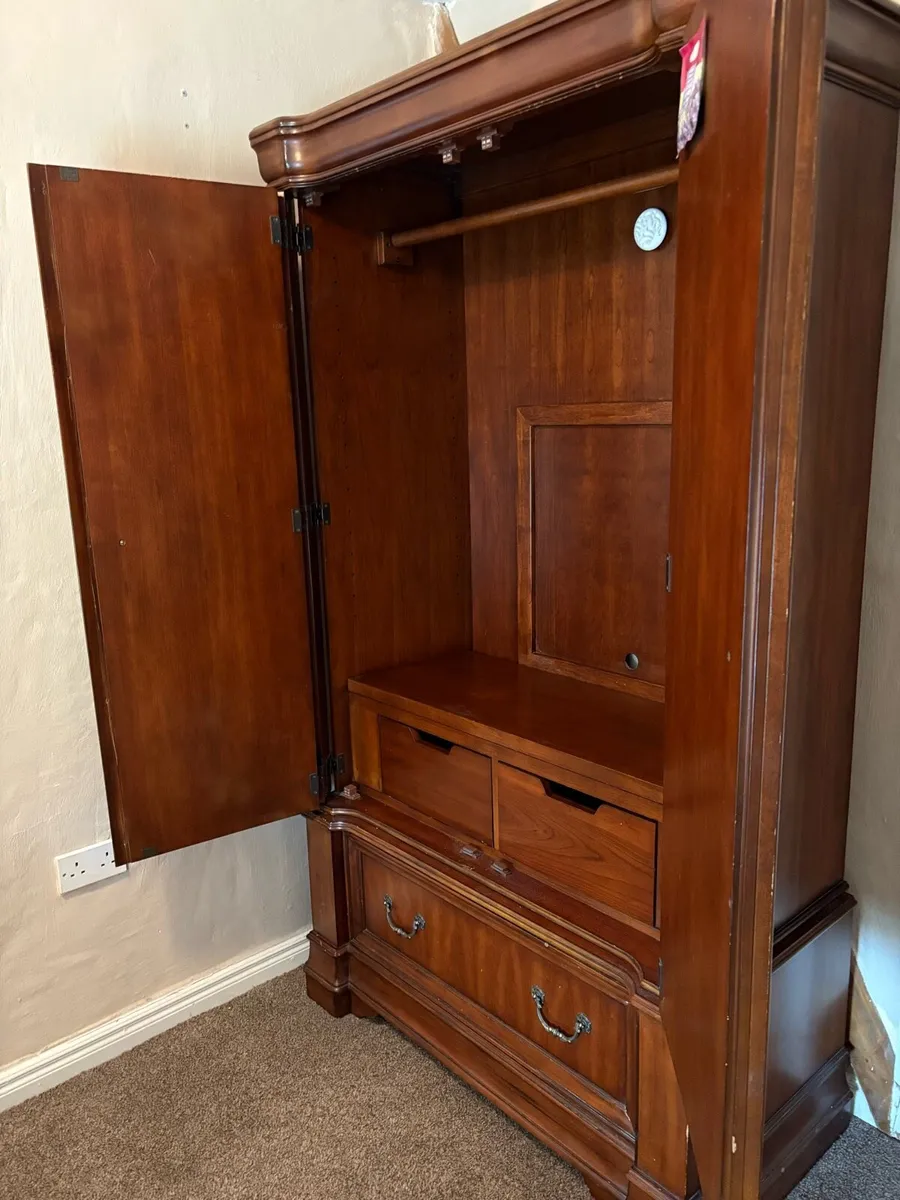 Wardrobe - Image 4