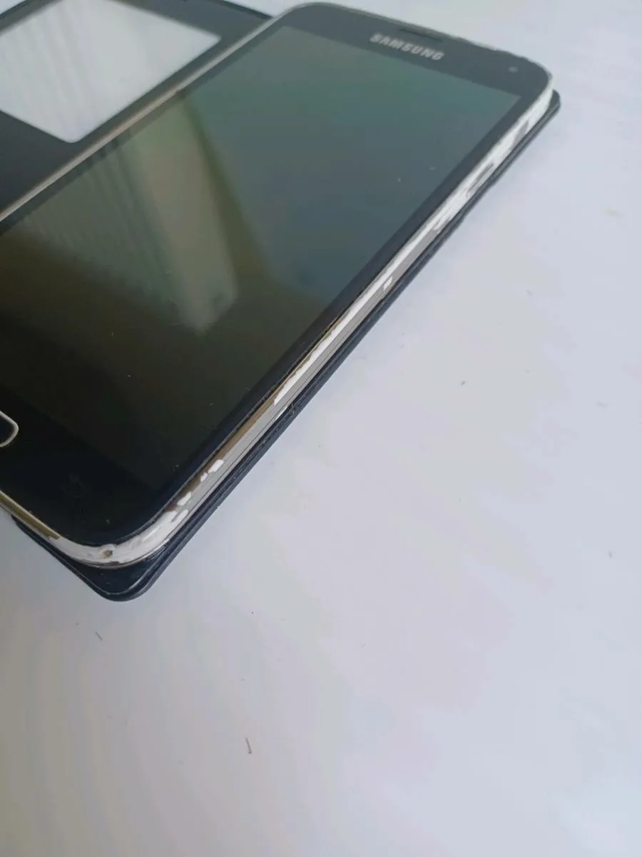 *For Repair* Three Samsung S5 phones &  S phone - Image 3