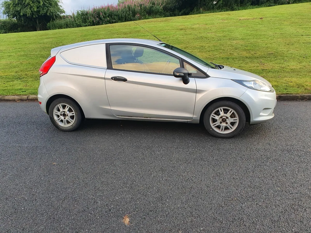 Ford Fiesta 2011 - Image 3