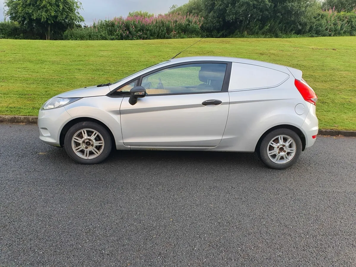 Ford Fiesta 2011 - Image 4