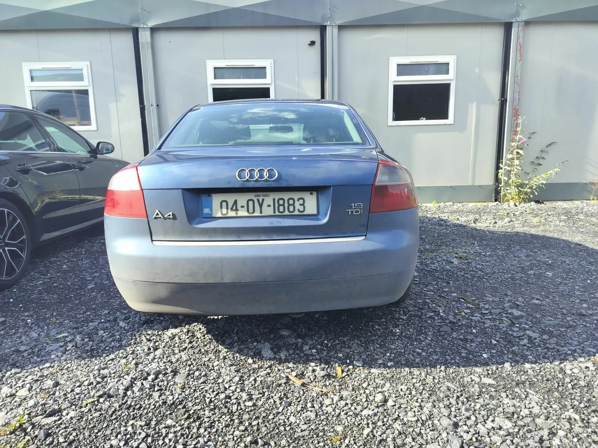 Audi A4 2004 - Image 2