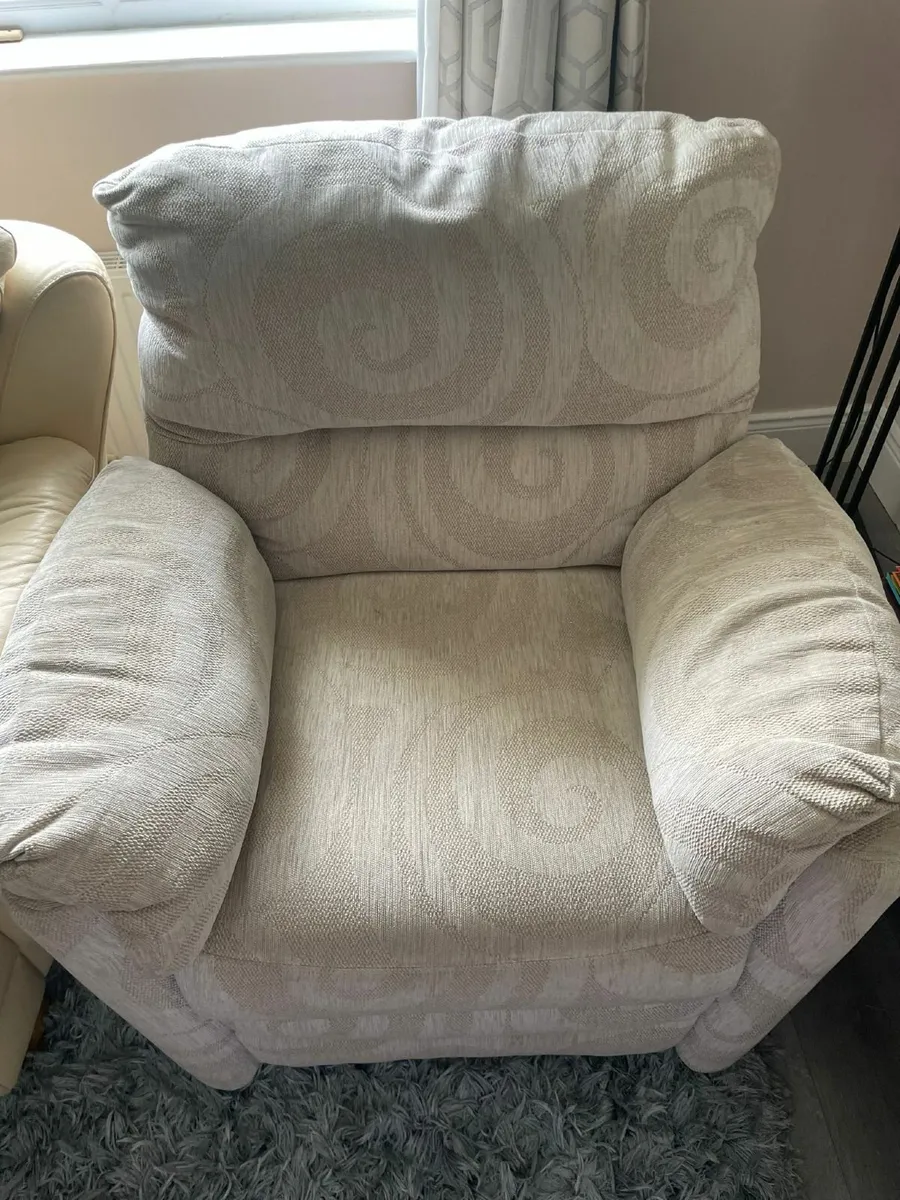 Recliner Chair - Image 3