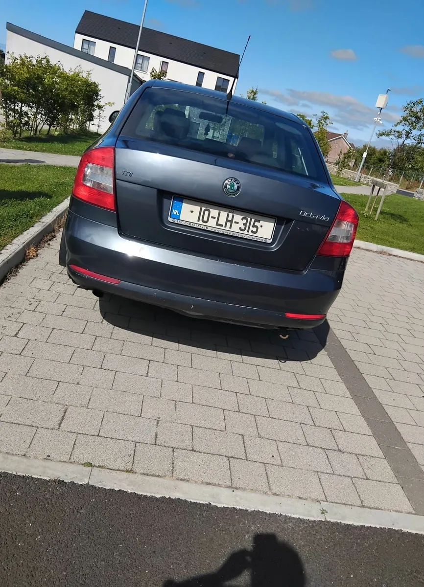Skoda Octavia 2010 - Image 2