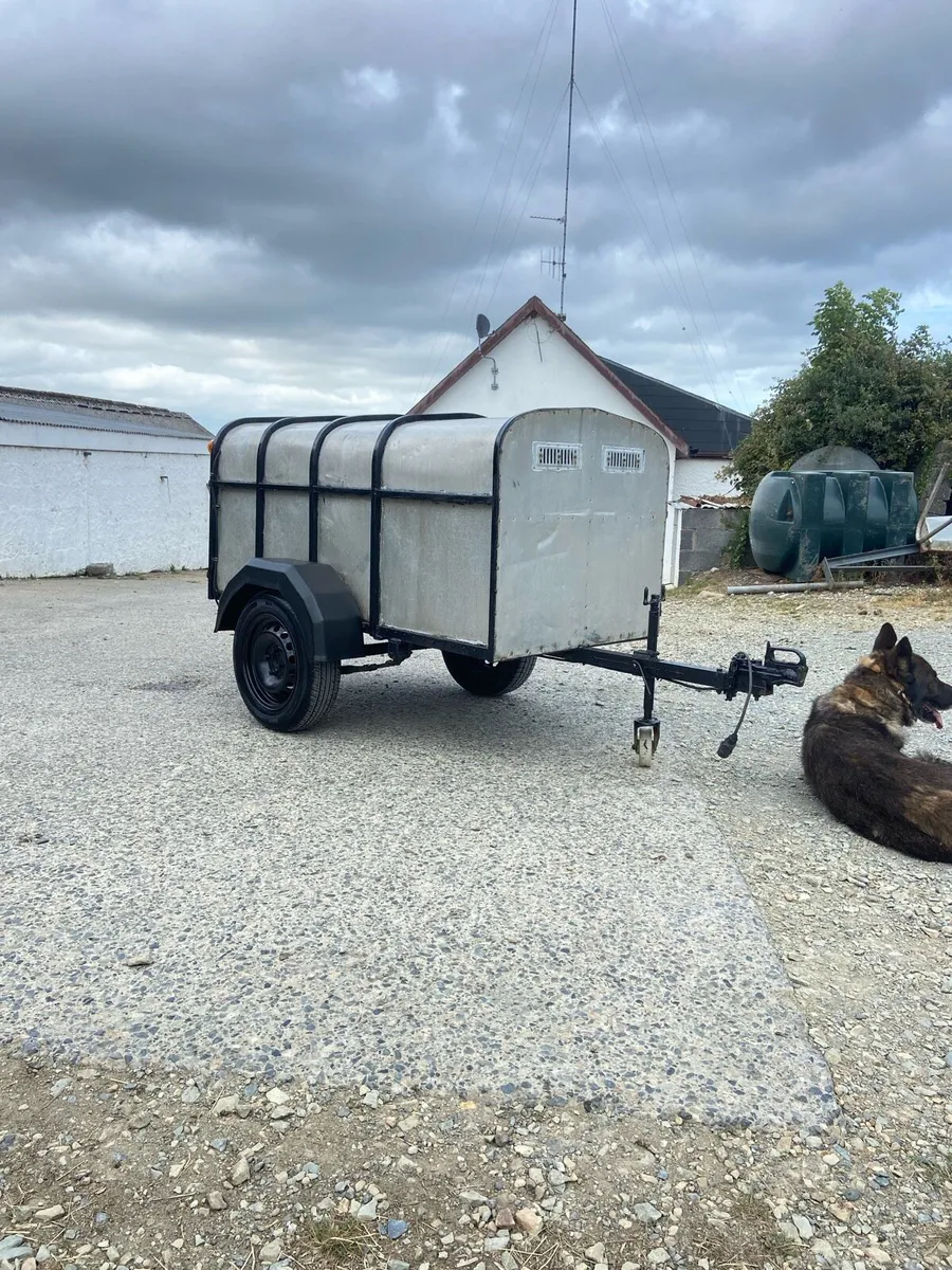 Trailer - Image 1