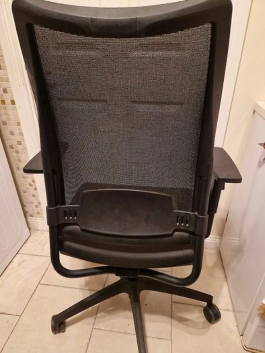 Office Chair in Excellent Condition - Image 2